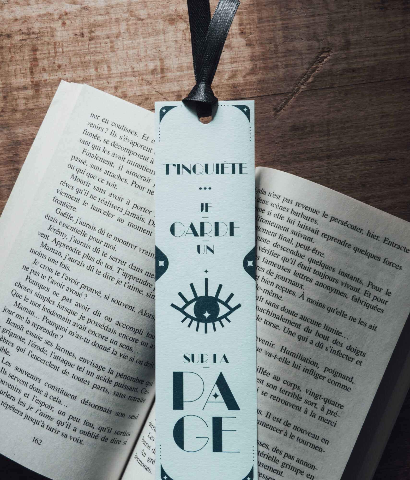 Marque-page design graphique disponible en plusieurs coloris