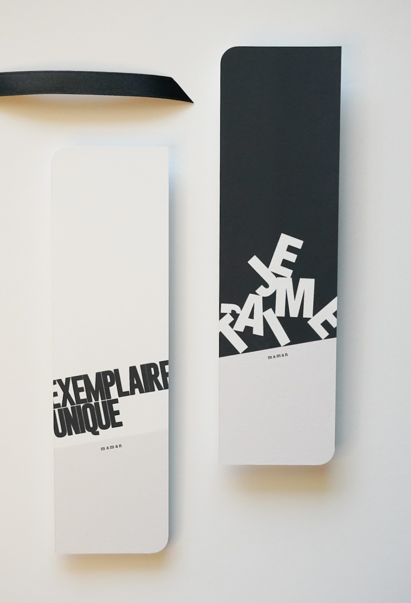 Marque-pages minimalistes noir et blanc fête des mères “Exemplaire unique”, design graphique moderne
